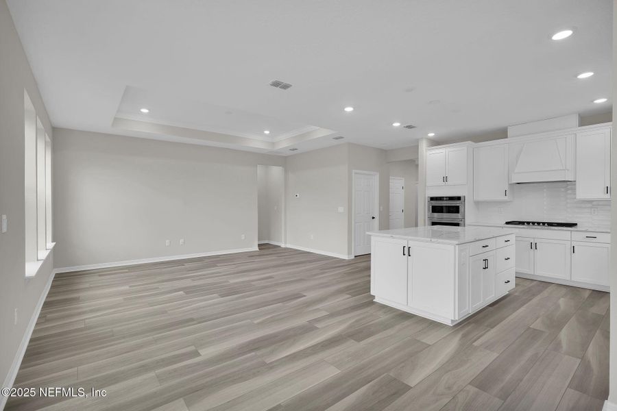 Spacious, unfurnished interior of a new home in Del Webb Wildlight, Yulee (Image 27).