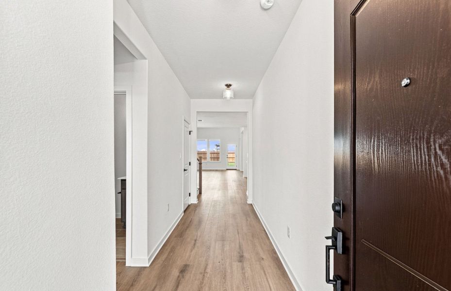 Spacious, unfurnished interior of a new home in Kuempel Farms, Pflugerville (Image 16).