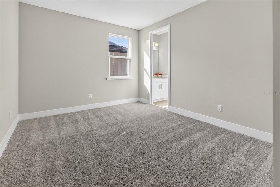 Spacious, unfurnished interior of a new home in , Winter Garden (Image 20).