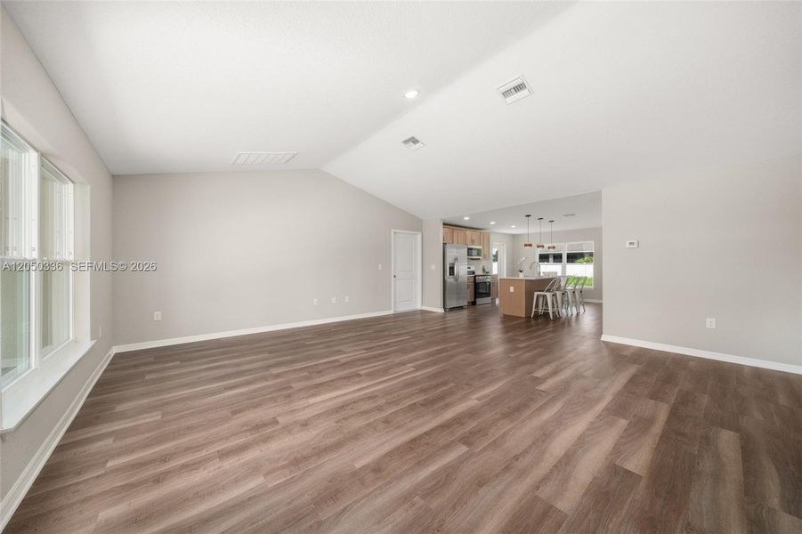 Spacious, unfurnished interior of a new home in , Sebring (Image 21).