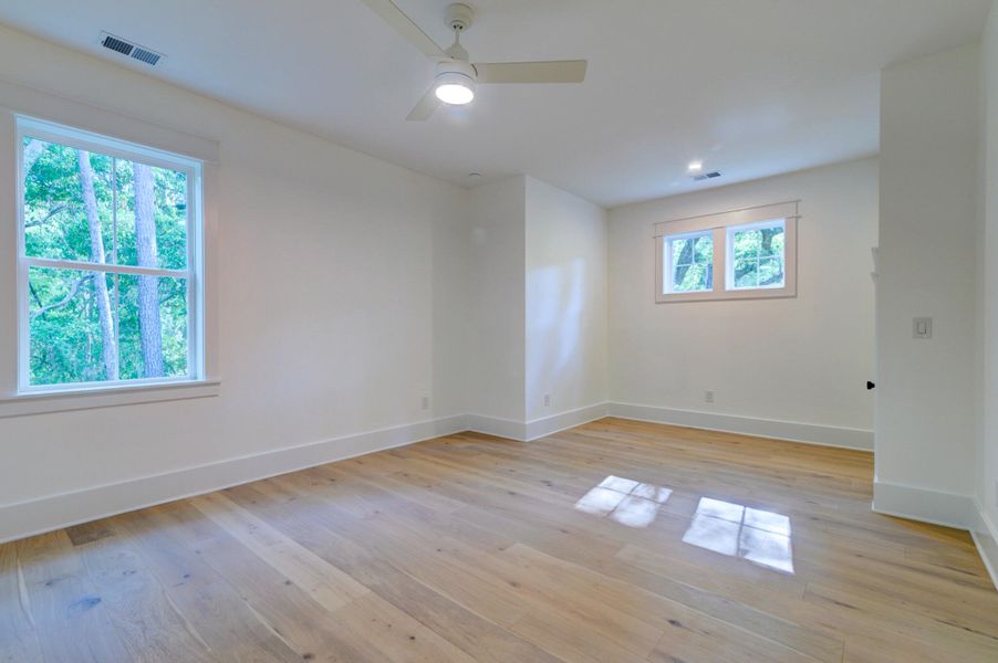 Spacious, unfurnished interior of a new home in , Hollywood (Image 39).