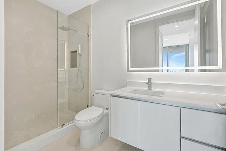 Nautilus 2105 guest bath