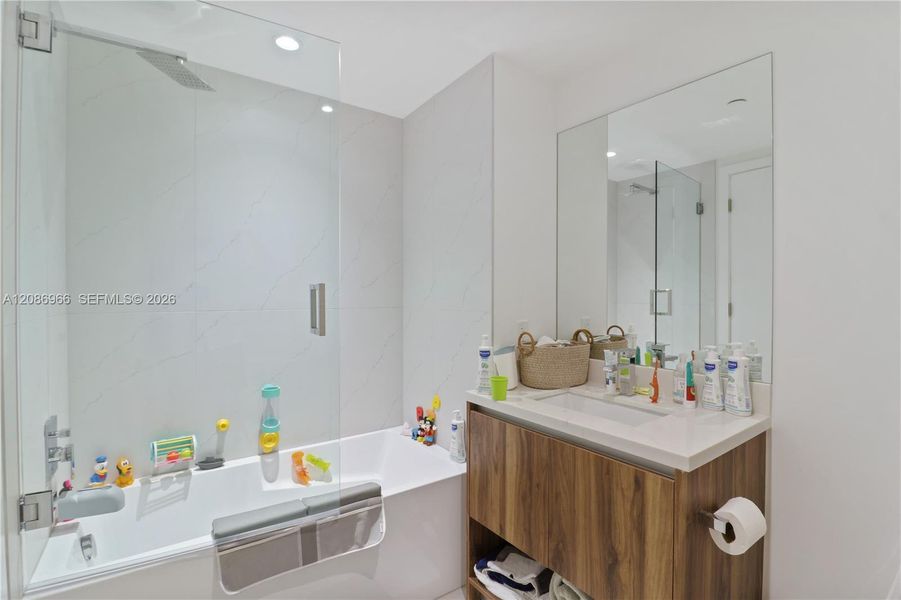Furnished interior view inside a new home in Alana Bay Harbor Islands, Bal Harbour (Image 12).