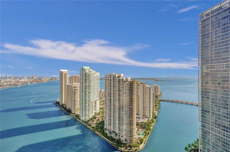 Condo located in Miami, FL showcasing its design and architecture (Image 29).