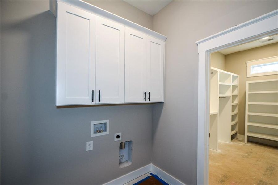 Spacious, unfurnished interior of a new home in , Jasper (Image 19).