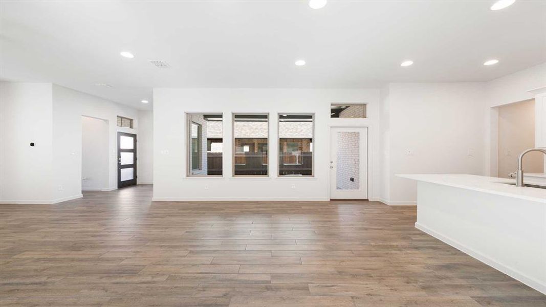 Spacious, unfurnished interior of a new home in Avondale, Fate (Image 16).