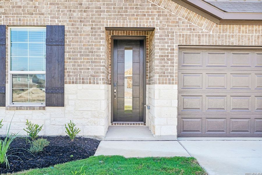 Exterior details and patio area of a home in Carmel Ranch, Schertz (Image 28).