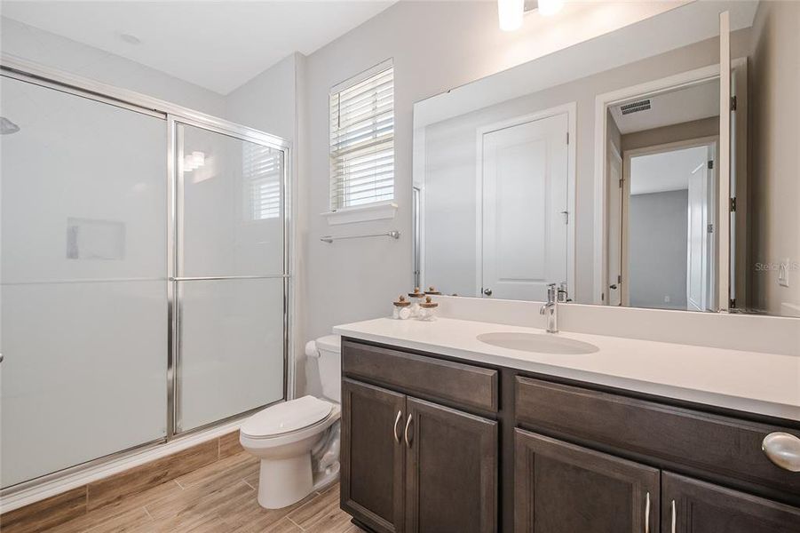 Furnished interior view inside a new home in , Orlando (Image 58).