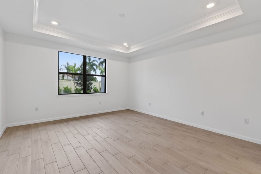 Spacious, unfurnished interior of a new home in Hendrix Reserve, Lake Worth (Image 36).