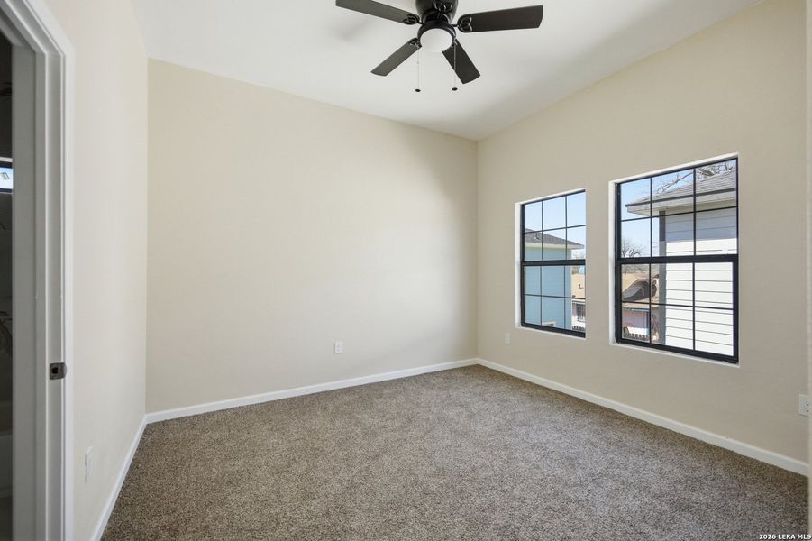 Spacious, unfurnished interior of a new home in , San Antonio (Image 10).