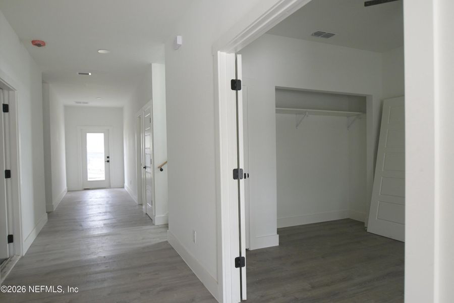 Spacious, unfurnished interior of a new home in , Jacksonville (Image 5).