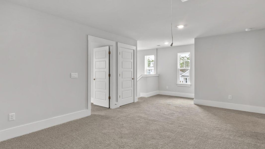 Spacious, unfurnished interior of a new home in Rolling Hills, Bolivia (Image 24).