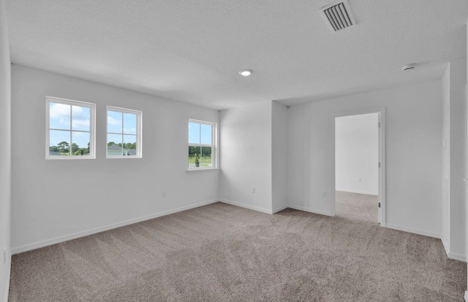 Spacious, unfurnished interior of a new home in Hyland Trail, Green Cove Springs (Image 15).