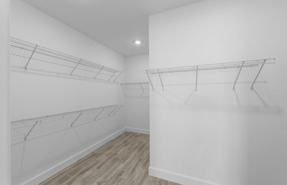 Spacious, unfurnished interior of a new home in Del Webb Naples, Ave Maria (Image 12).