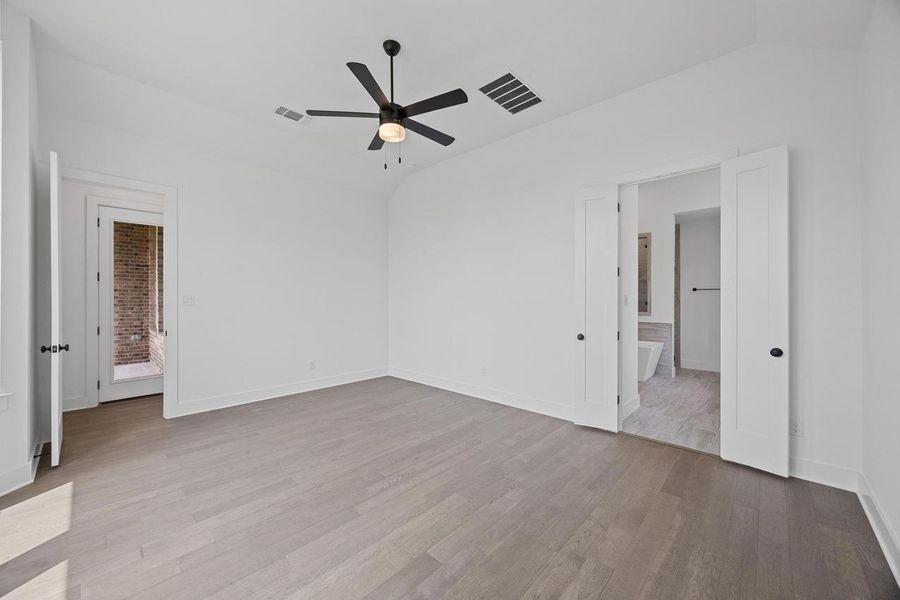 Spacious, unfurnished interior of a new home in Flora, Hutto (Image 24).