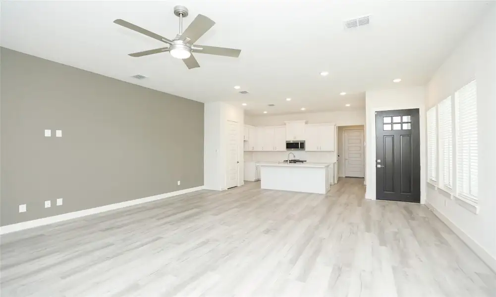 Spacious, unfurnished interior of a new home in Independence Heights, Houston (Image 32).