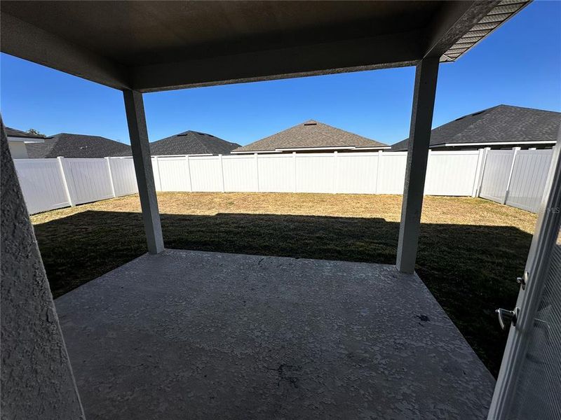Exterior details and patio area of a home in Abbey Glen, Dade City (Image 24).