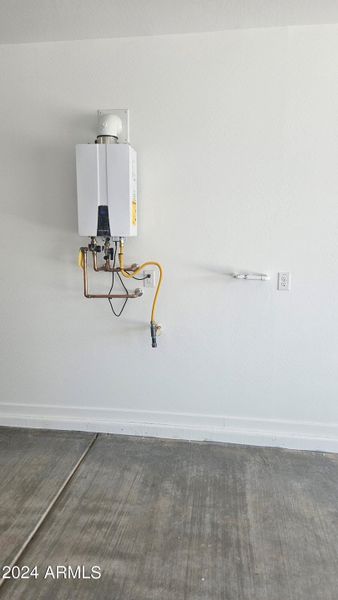 Frontera Lot 49 Tankless Hot Water Heate