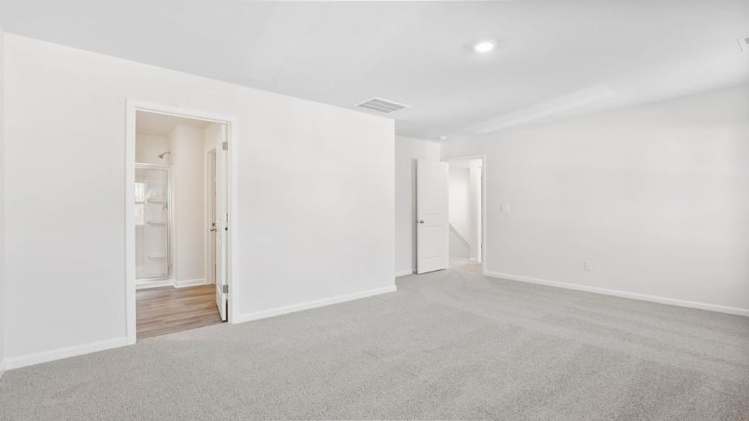 Spacious, unfurnished interior of a new home in Cedar Gap, Fountain Inn (Image 30).