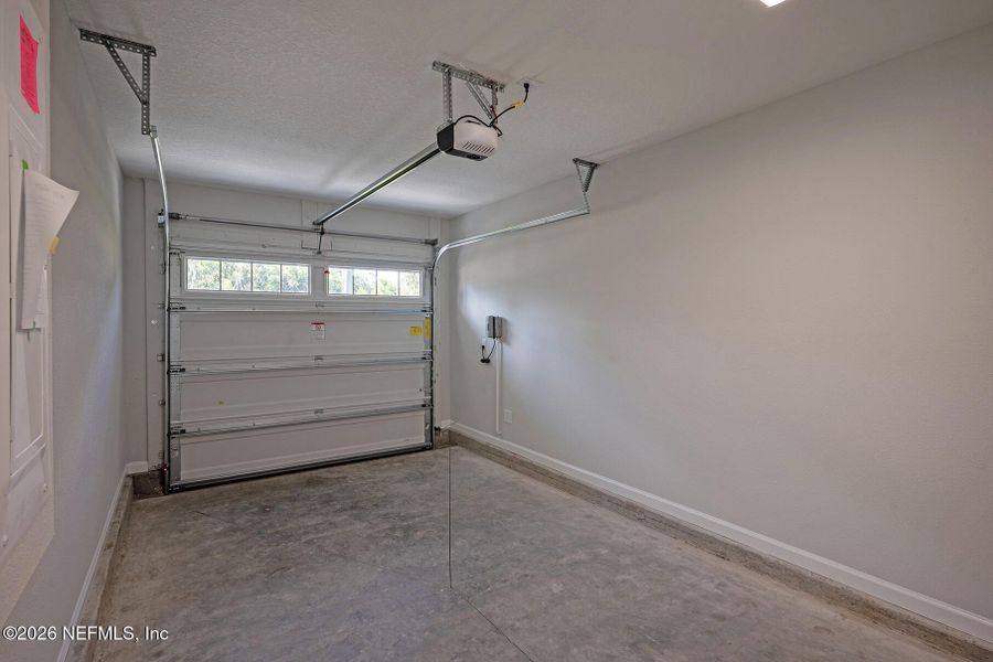 Spacious, unfurnished interior of a new home in , Jacksonville (Image 19).