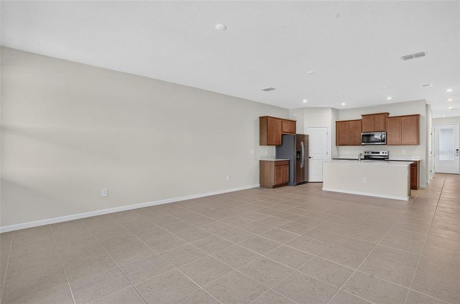 Spacious, unfurnished interior of a new home in Crosswind Ranch, Parrish (Image 17).