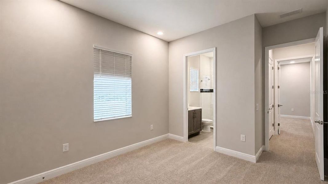 Spacious, unfurnished interior of a new home in Shellstone at Waterside, Sarasota (Image 50). Spacious, unfurnished interior of a new home in Shellstone at Waterside, Sarasota (Image 50).