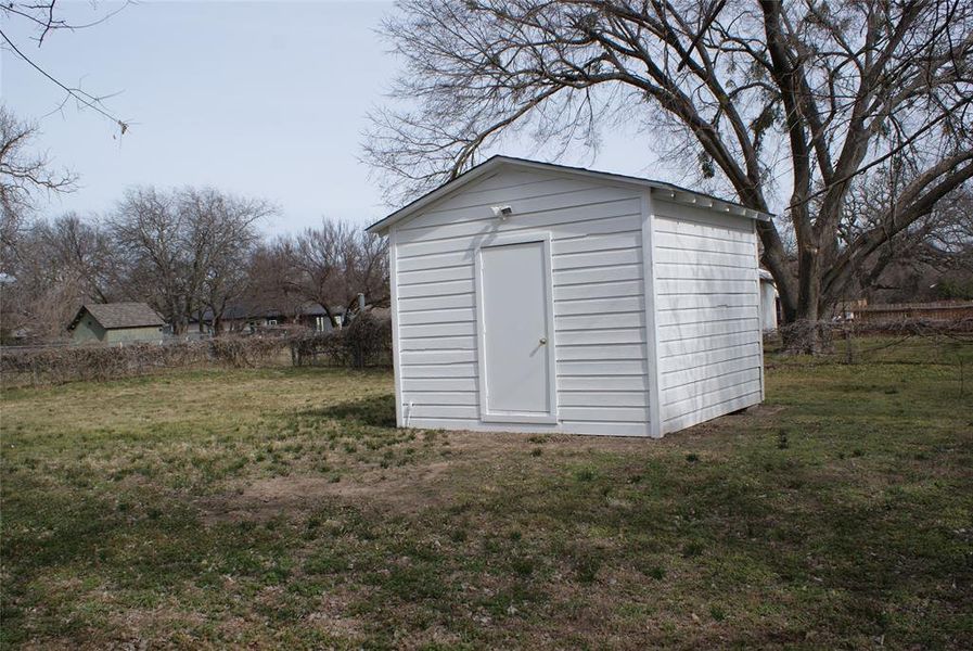 Spacious shed repainted in late 2025.