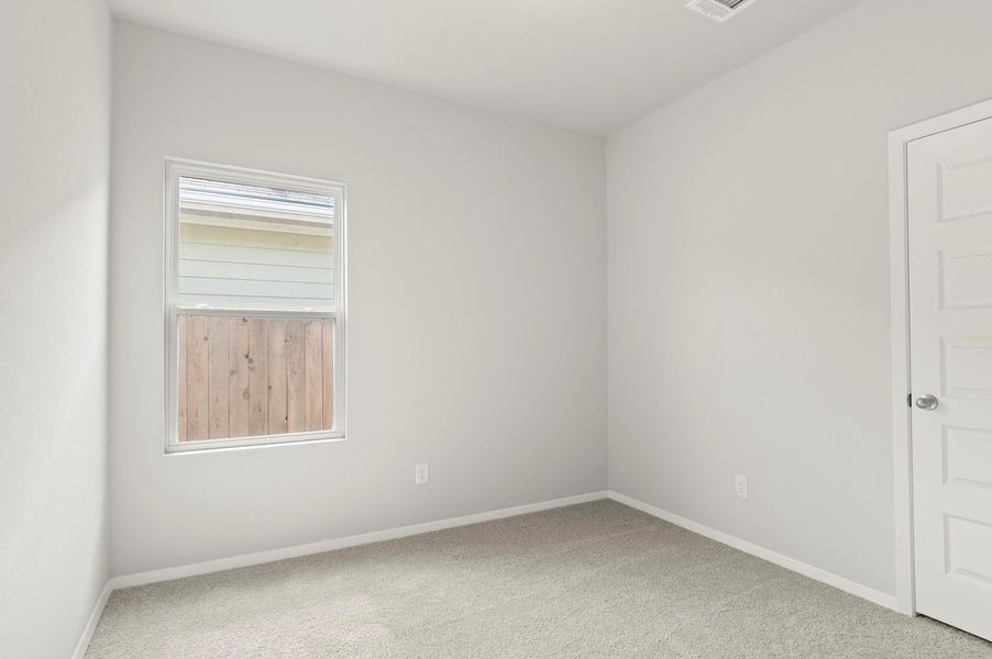 Spacious, unfurnished interior of a new home in Cloverleaf, Austin (Image 28).