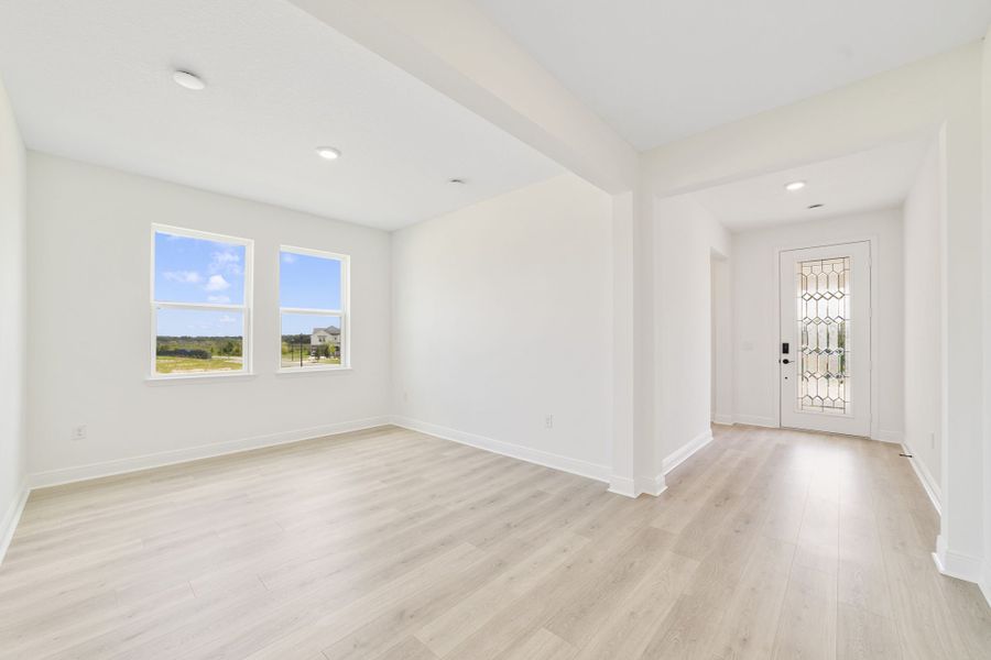 Spacious, unfurnished interior of a new home in Vintner Reserve, Clermont (Image 35).