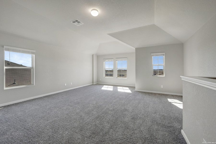 Spacious, unfurnished interior of a new home in Paloma Park, Converse (Image 32).
