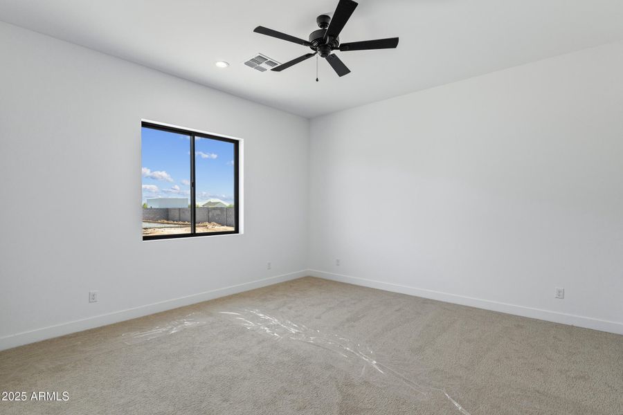 3933 E Freeman Ln-32