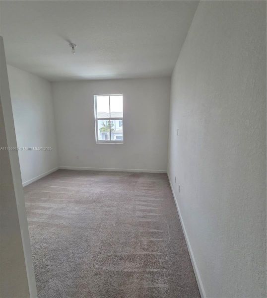 Spacious, unfurnished interior of a new home in , Coral Springs (Image 11).
