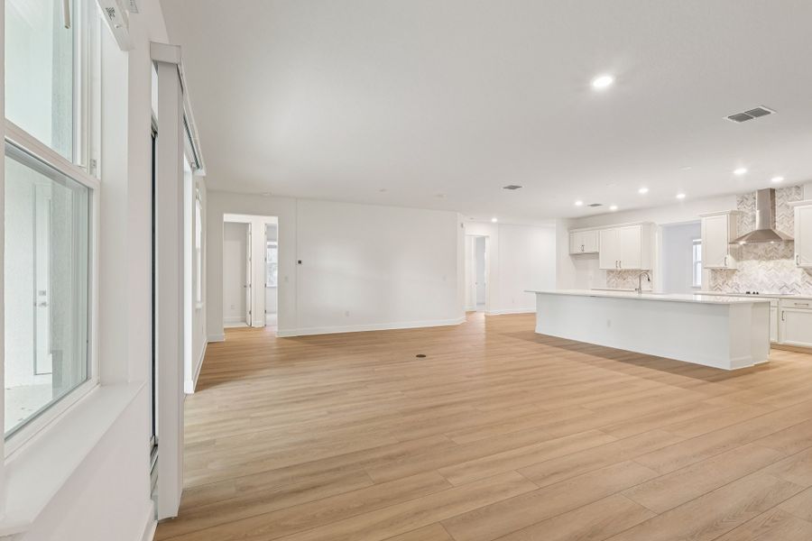 Spacious, unfurnished interior of a new home in Country Club Estates, Palm Bay (Image 4).