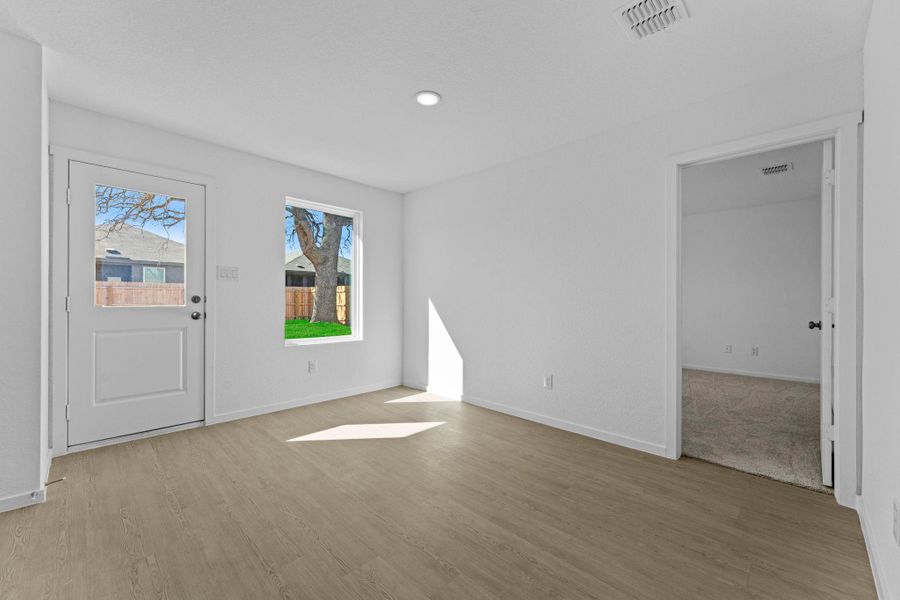 Spacious, unfurnished interior of a new home in Friendship Oaks, Fredericksburg (Image 24).