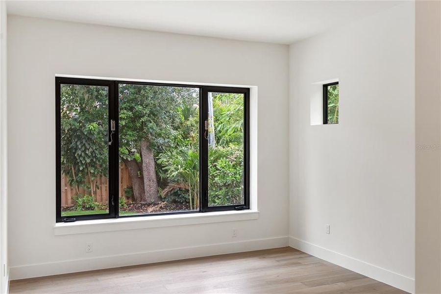 Spacious, unfurnished interior of a new home in , Sarasota (Image 68).