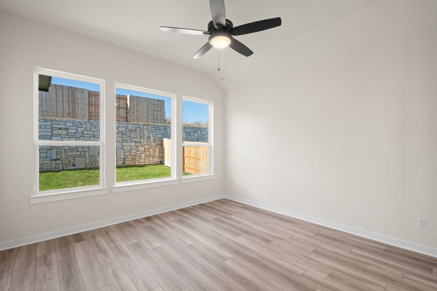 Spacious, unfurnished interior of a new home in Lariat, Liberty Hill (Image 31).