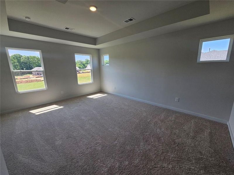 Spacious, unfurnished interior of a new home in , Gainesville (Image 18).