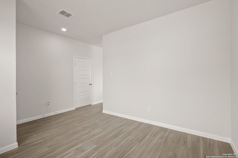 Spacious, unfurnished interior of a new home in Cinco Lakes, San Antonio (Image 21). Spacious, unfurnished interior of a new home in Cinco Lakes, San Antonio (Image 21).