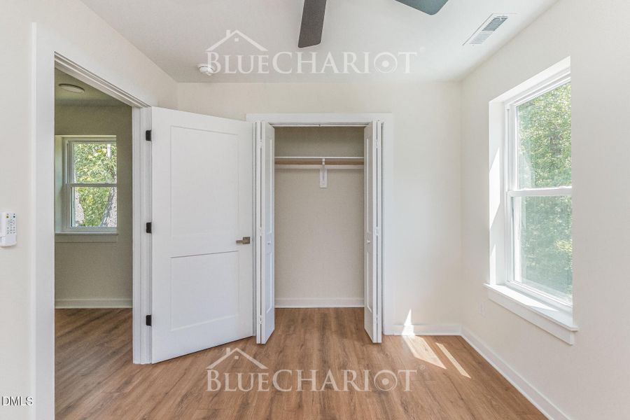 17-photo-Bedroom-c4a1884b-1da8-4f7f-b64d