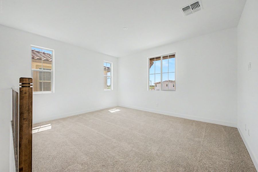 Spacious, unfurnished interior of a new home in Bella Storia, Gilbert (Image 9).
