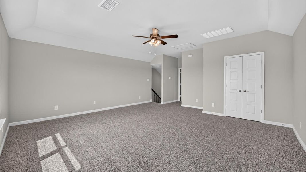 Representative unfurnished interior of a home built from the The Aspen by D.R. Horton in Lakeview Pointe, Midlothian (Image 23).