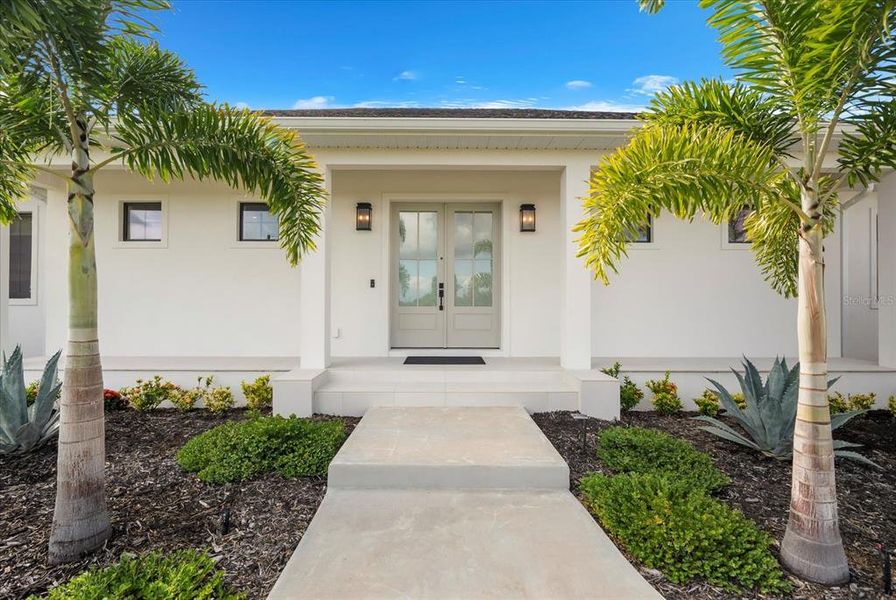 Exterior details and patio area of a home in , Placida (Image 22).