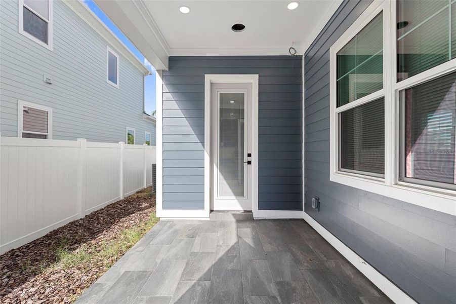 Exterior details and patio area of a home in , St. Petersburg (Image 27).