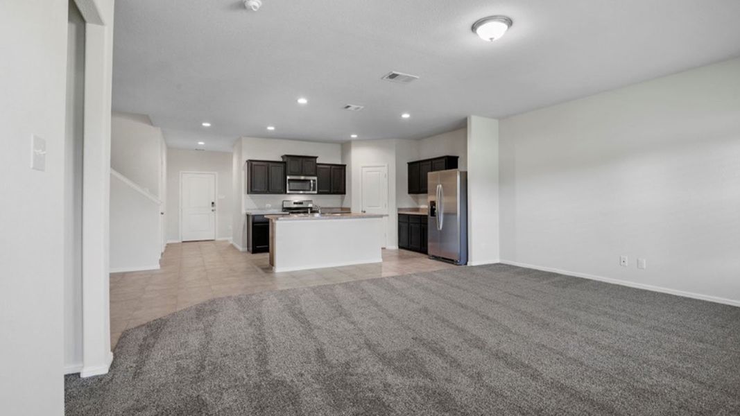 Representative unfurnished interior of a home built from the Ozark by D.R. Horton in Saratoga, Granbury (Image 14).