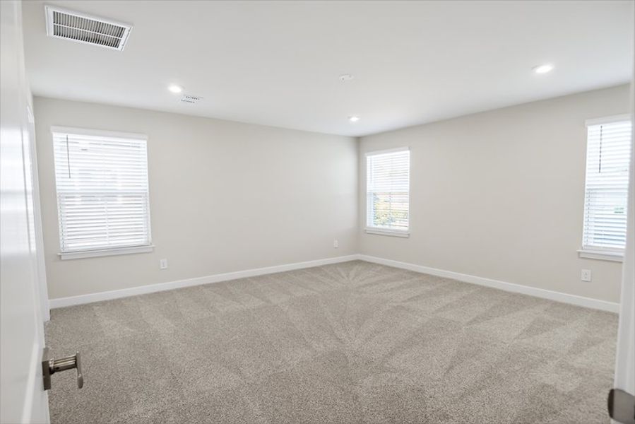 Spacious, unfurnished interior of a new home in Emory Park, Five Forks (Image 18).