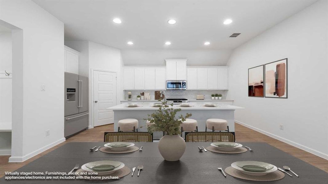 Furnished interior view inside a new home in Avondale 40', Fate (Image 11).