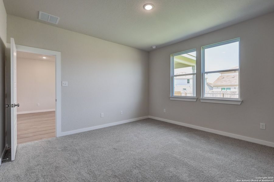 Spacious, unfurnished interior of a new home in Cinco Lakes, San Antonio (Image 27). Spacious, unfurnished interior of a new home in Cinco Lakes, San Antonio (Image 27).