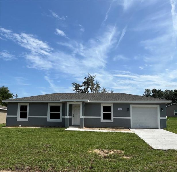 Exterior details and patio area of a home in , Dunnellon (Image 1). Exterior details and patio area of a home in , Dunnellon (Image 1).