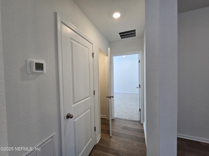 Spacious, unfurnished interior of a new home in Hyland Trail, Green Cove Springs (Image 53).