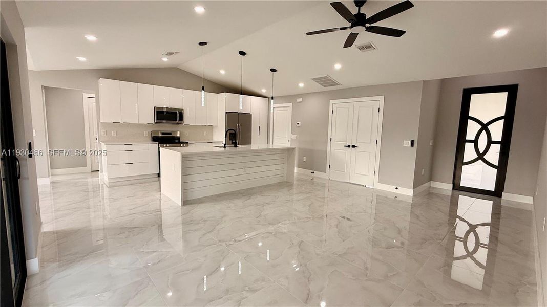 Spacious, unfurnished interior of a new home in , Lehigh Acres (Image 19).